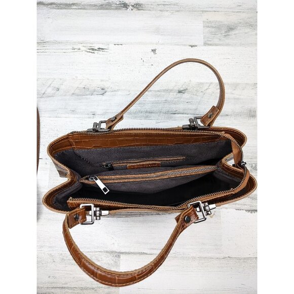 DIVINA FIRENZE Croc-Embossed Leather Top Handle Crossbody Bag - Picture 3 of 10